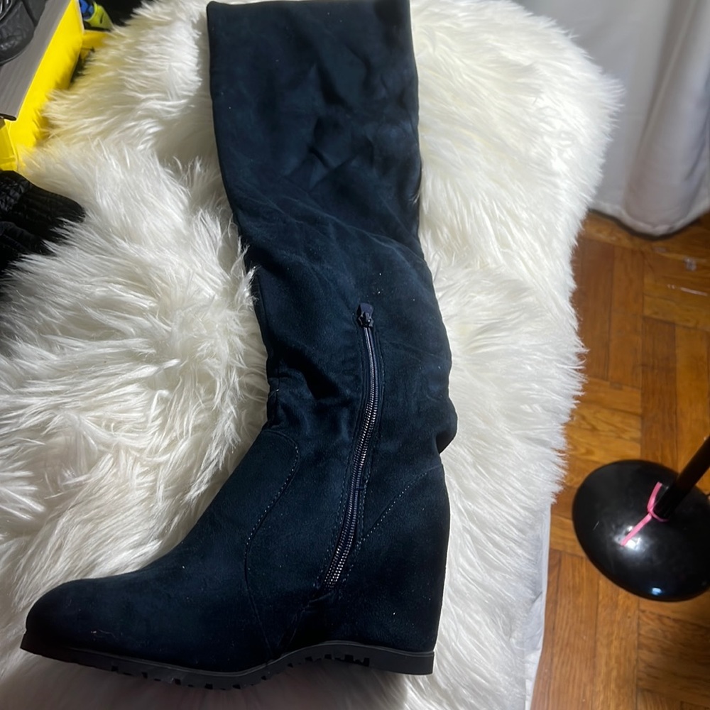 Brand new boot , navy blue, swade